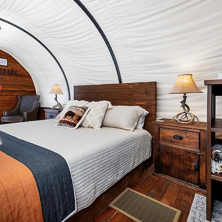 Zion White Bison Glamping & Rv Resort ヴァージン エクステリア 写真