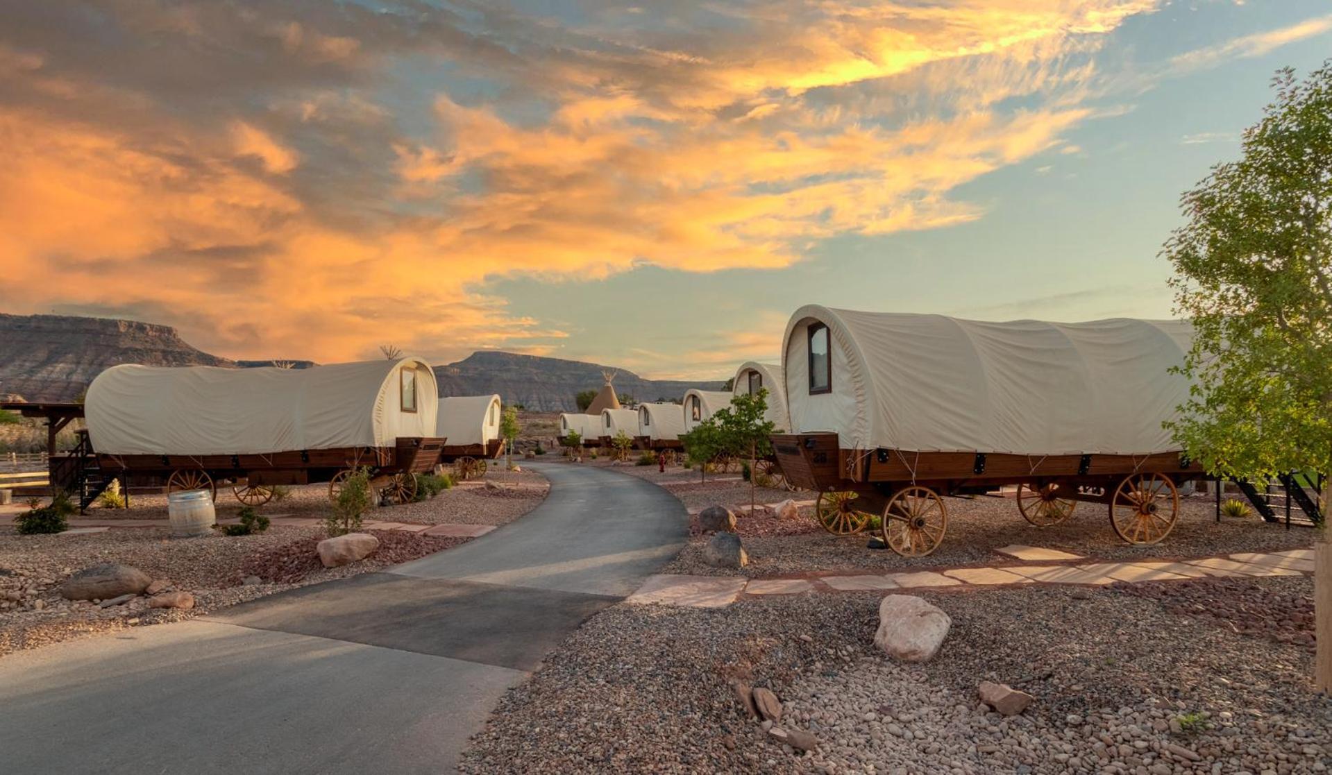 Zion White Bison Glamping & Rv Resort ヴァージン エクステリア 写真