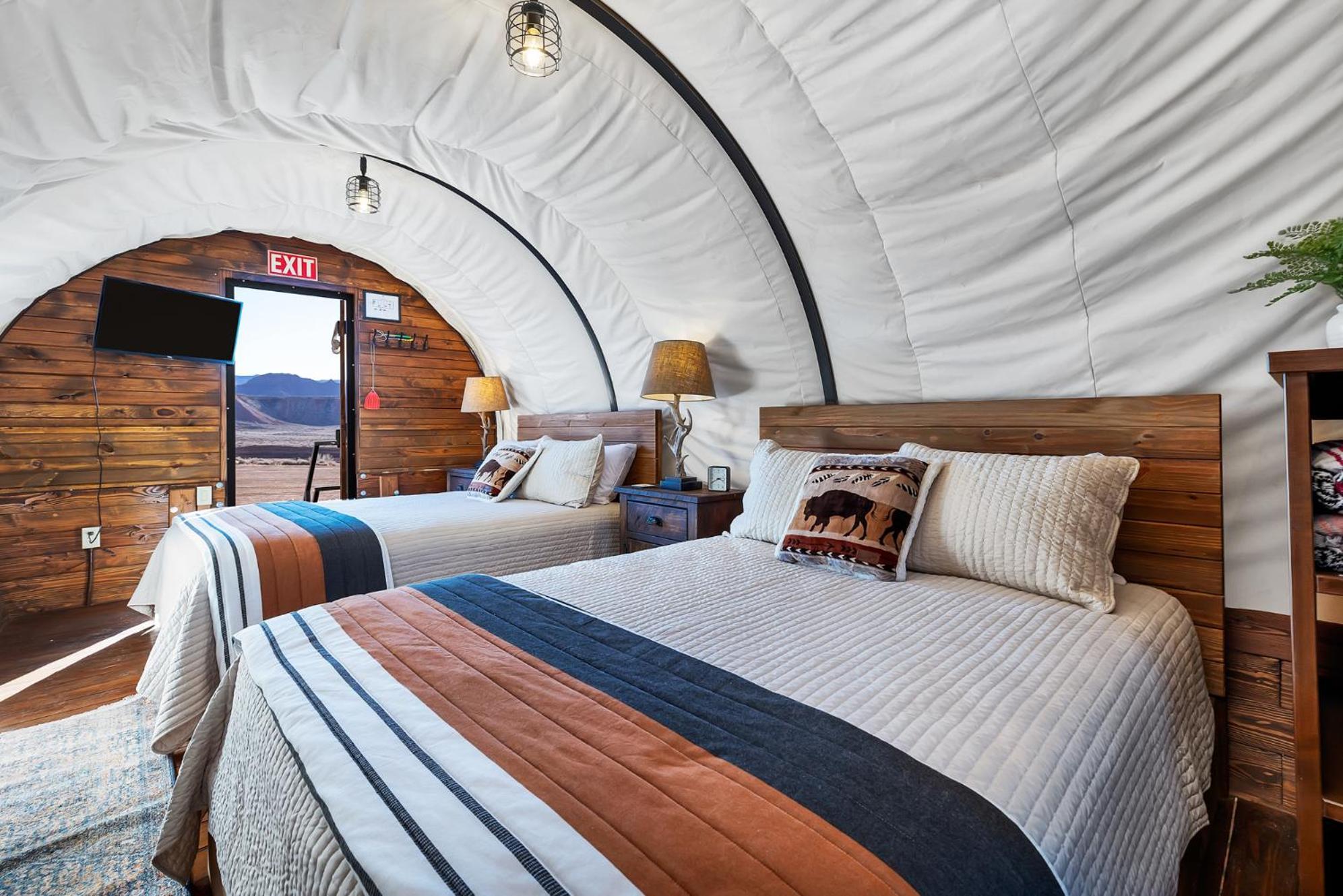 Zion White Bison Glamping & Rv Resort ヴァージン エクステリア 写真