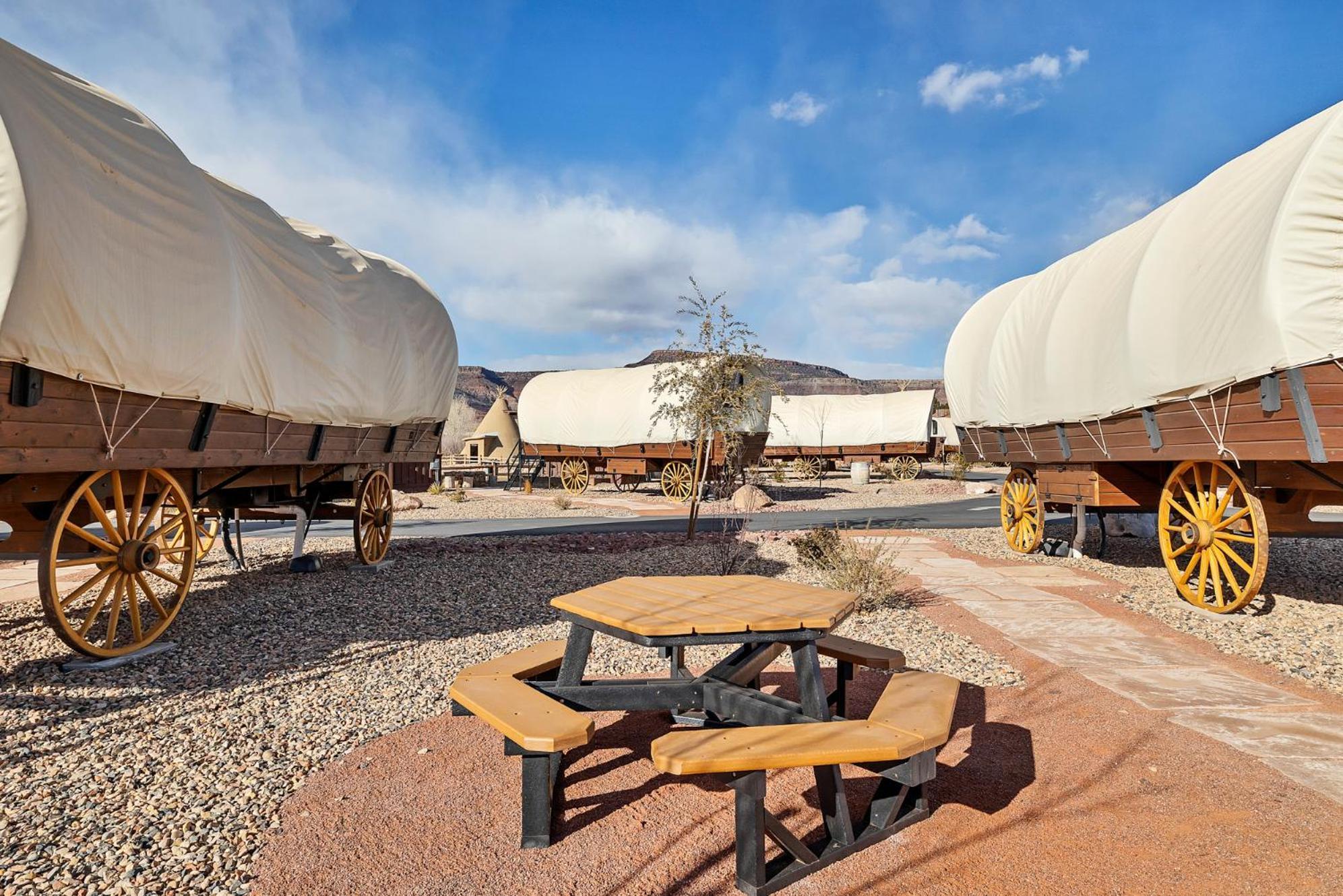 Zion White Bison Glamping & Rv Resort ヴァージン エクステリア 写真