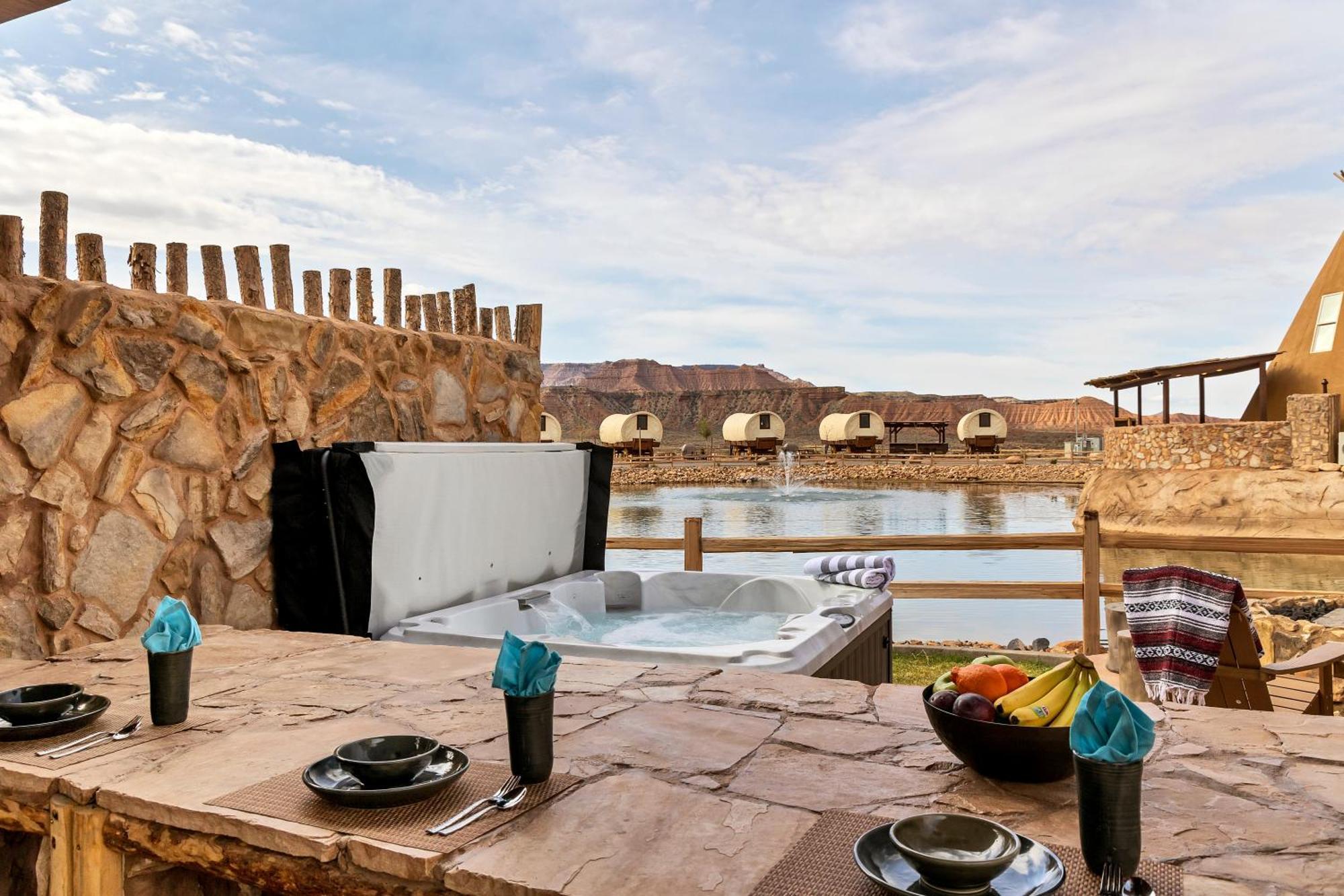 Zion White Bison Glamping & Rv Resort ヴァージン エクステリア 写真