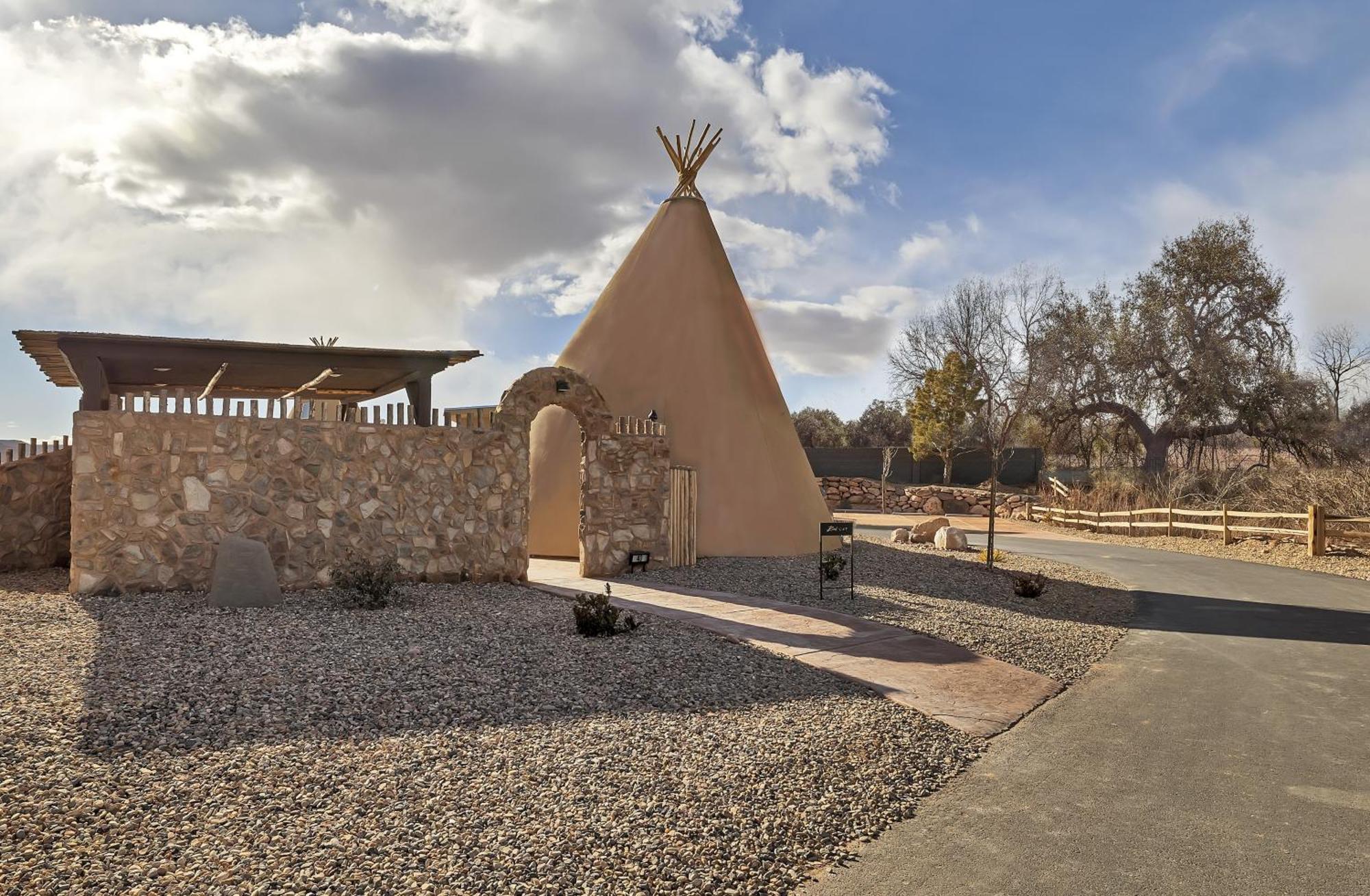 Zion White Bison Glamping & Rv Resort ヴァージン エクステリア 写真