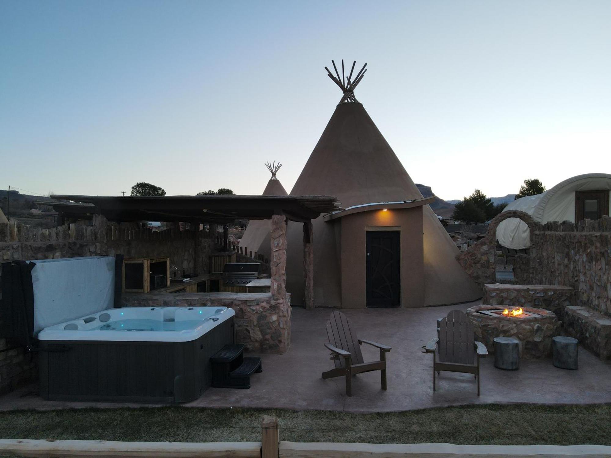 Zion White Bison Glamping & Rv Resort ヴァージン エクステリア 写真