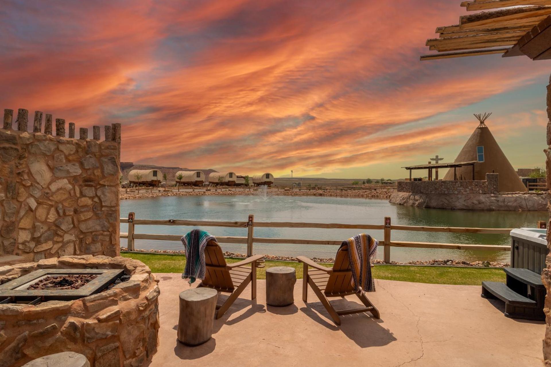 Zion White Bison Glamping & Rv Resort ヴァージン エクステリア 写真