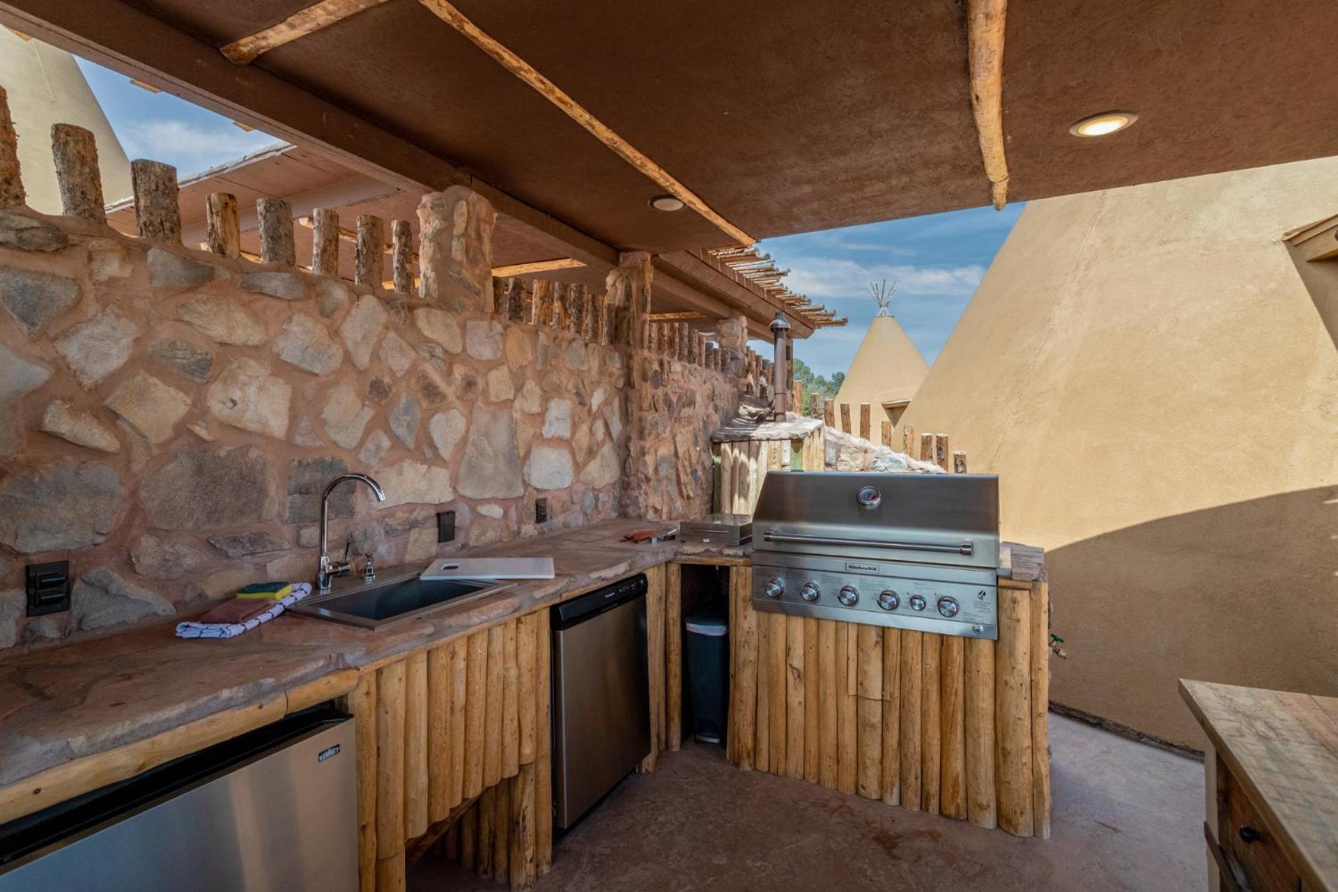 Zion White Bison Glamping & Rv Resort ヴァージン エクステリア 写真