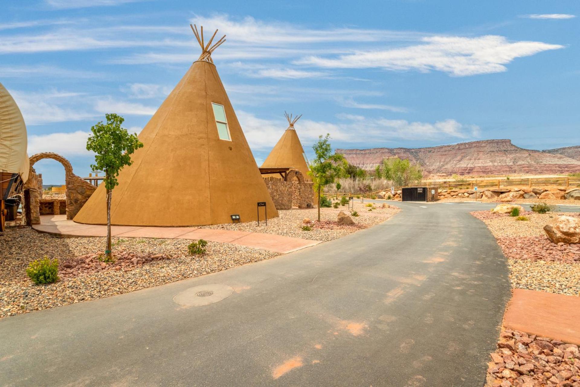 Zion White Bison Glamping & Rv Resort ヴァージン エクステリア 写真
