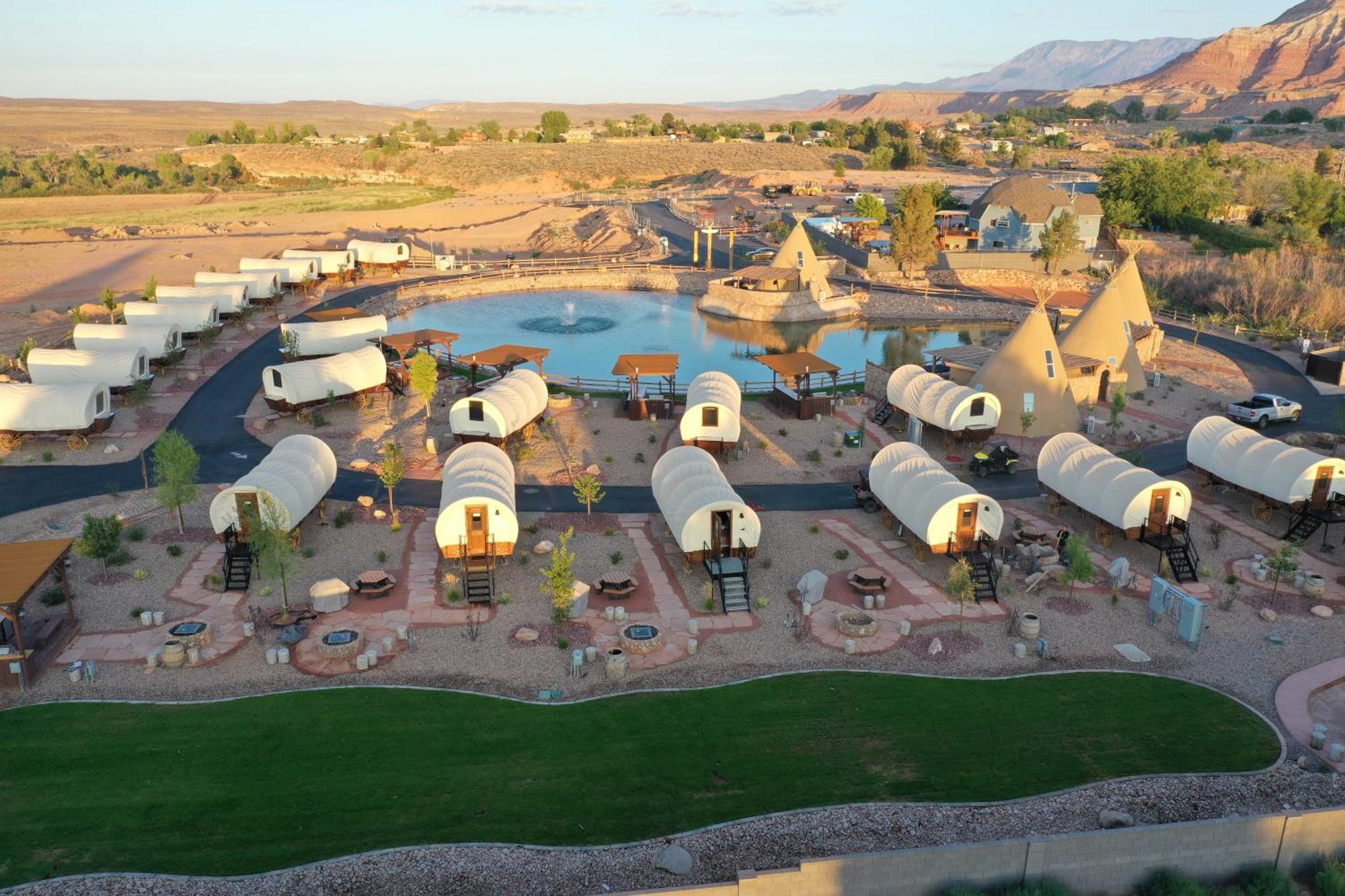 Zion White Bison Glamping & Rv Resort ヴァージン エクステリア 写真
