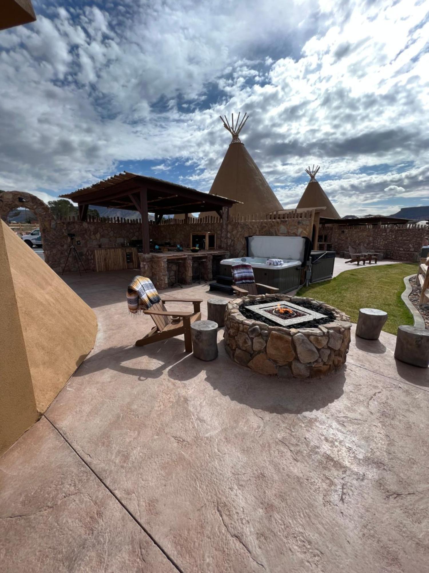 Zion White Bison Glamping & Rv Resort ヴァージン エクステリア 写真