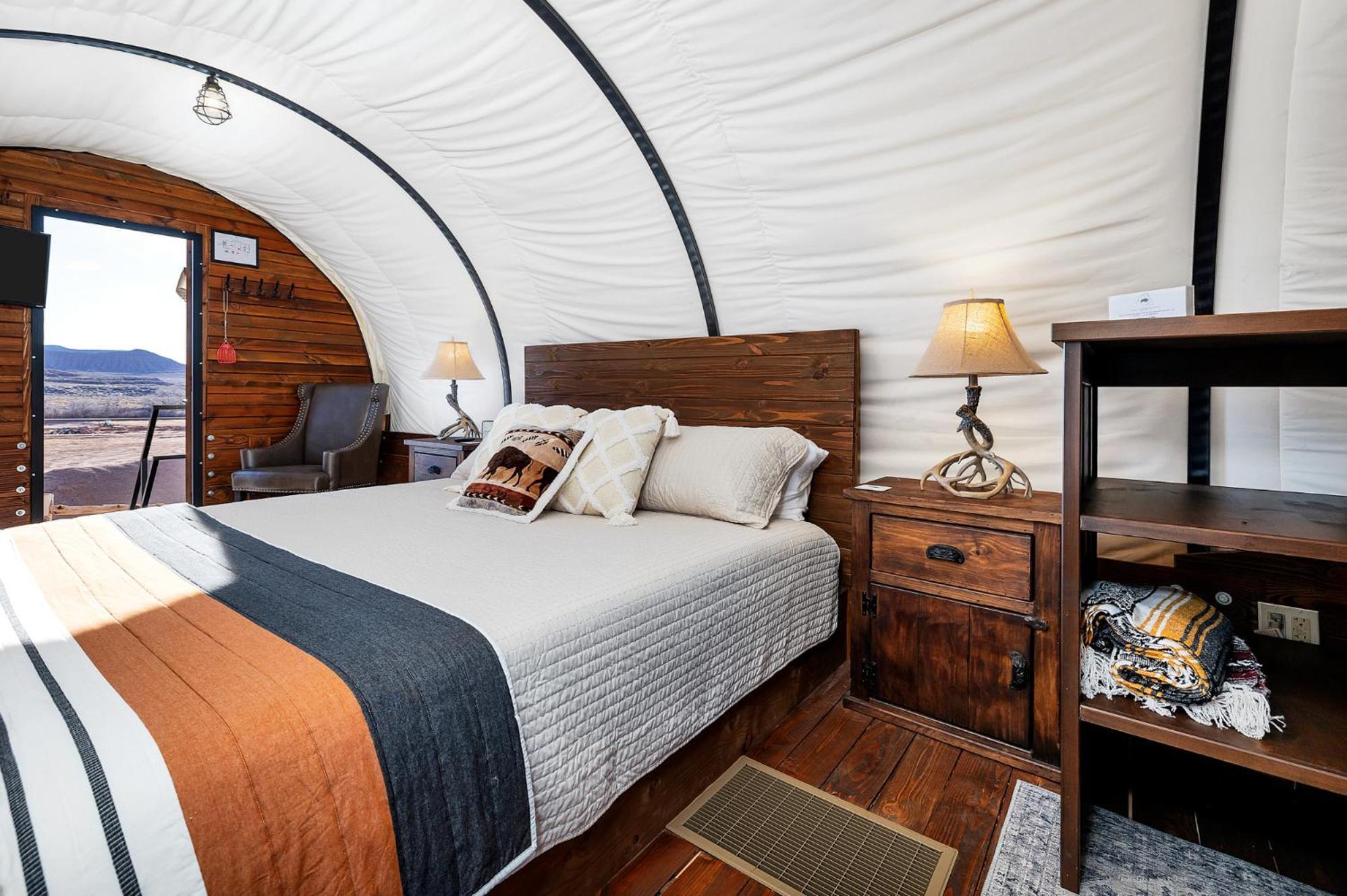 Zion White Bison Glamping & Rv Resort ヴァージン エクステリア 写真